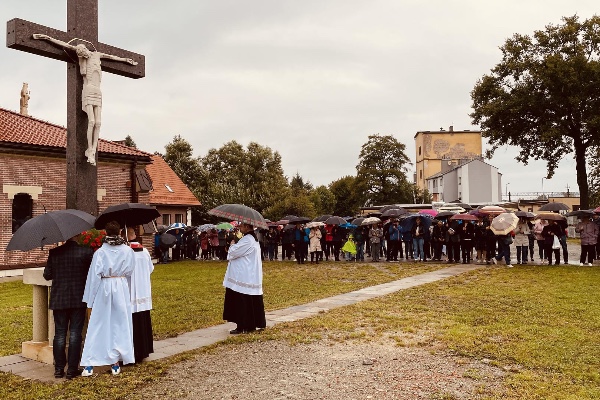 Droga krzyżowa na cmentarz (14.09.2022 r.)